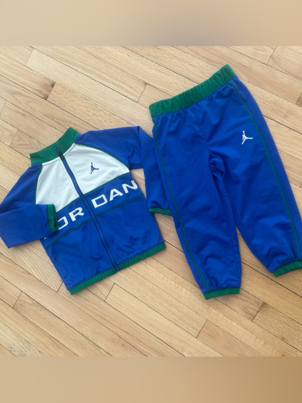 Jordan toddler tracksuit 3T - Picture 3 of 9